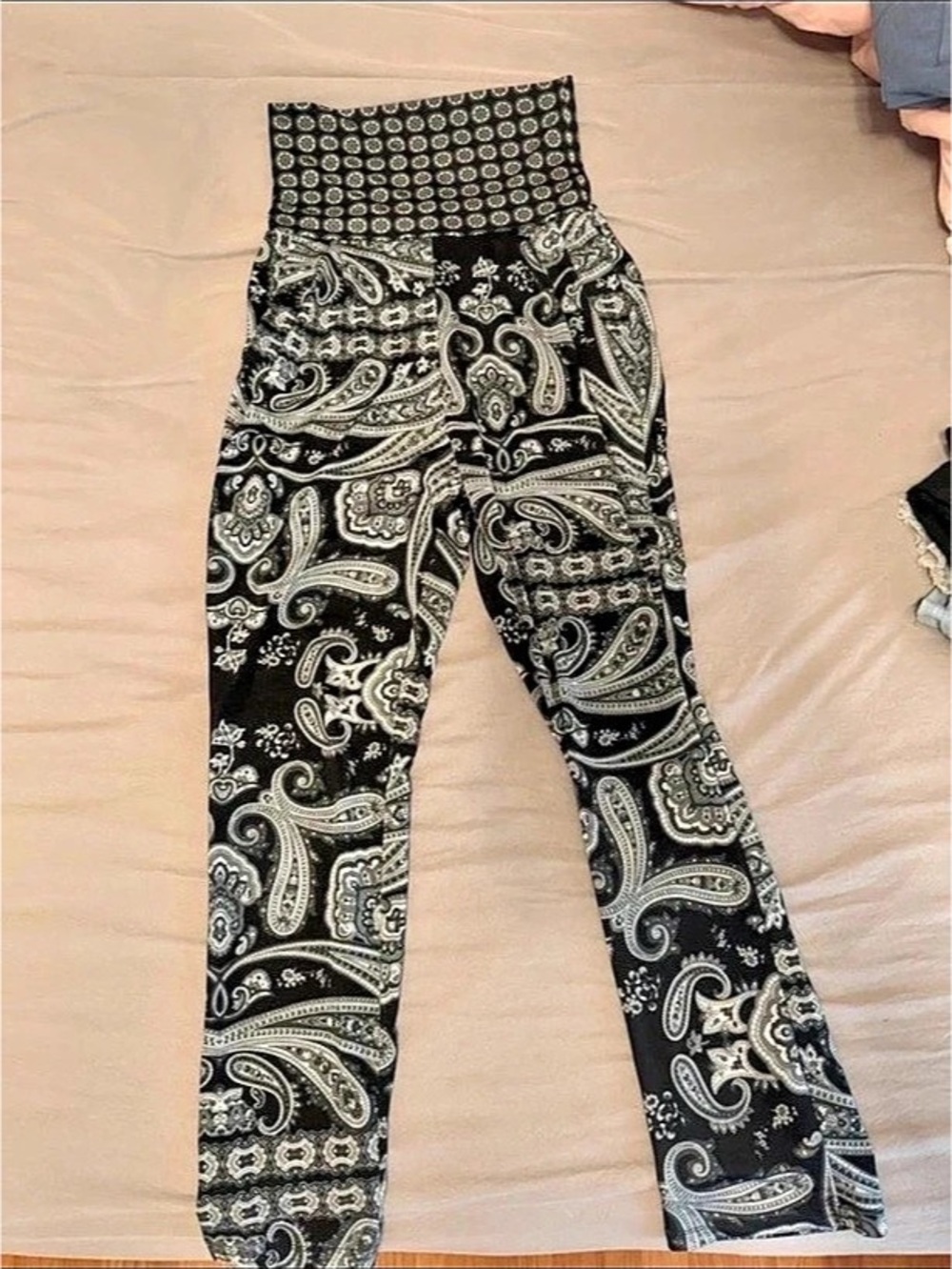 MANGO Paisley Print Leggings in Black & White Size Medium